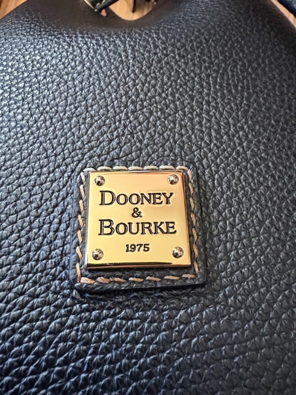 DOONEY & BOURKE LUCCA BLACK LEATHER DRAWSTRING SHOULDER BUCKET BAG - Picture 3 of 13